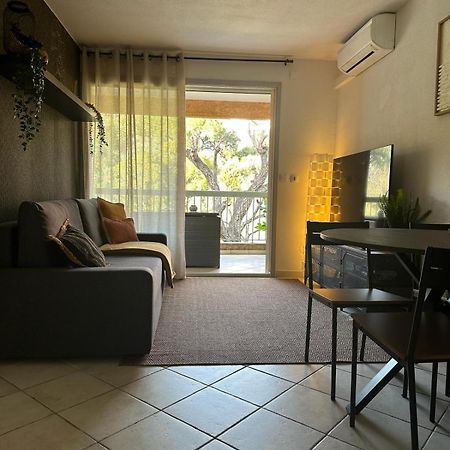 Appartement Residence Santa Barbara Avec Piscine Et A 750M De La Plage Cavalaire-sur-Mer Exteriör bild