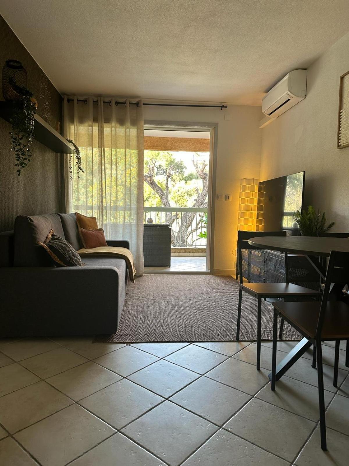 Appartement Residence Santa Barbara Avec Piscine Et A 750M De La Plage Cavalaire-sur-Mer Exteriör bild