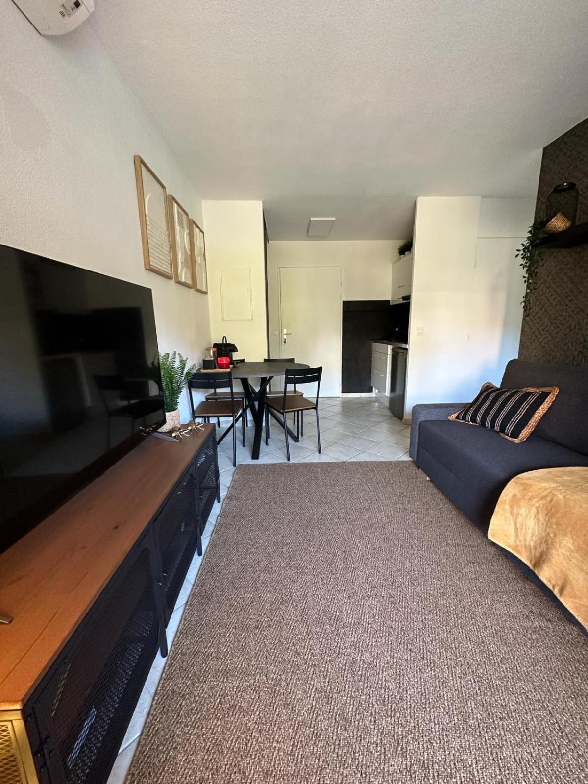 Appartement Residence Santa Barbara Avec Piscine Et A 750M De La Plage Cavalaire-sur-Mer Exteriör bild