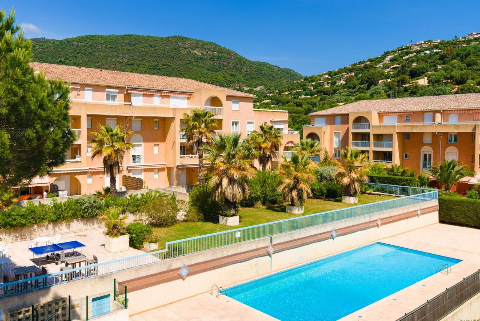 Appartement Residence Santa Barbara Avec Piscine Et A 750M De La Plage Cavalaire-sur-Mer Exteriör bild