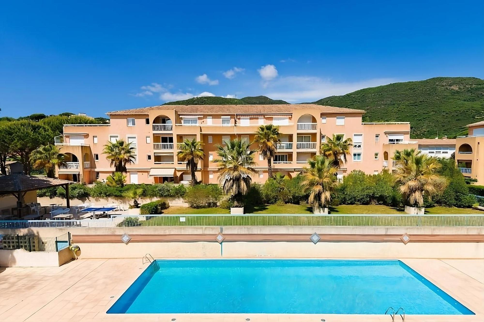 Appartement Residence Santa Barbara Avec Piscine Et A 750M De La Plage Cavalaire-sur-Mer Exteriör bild