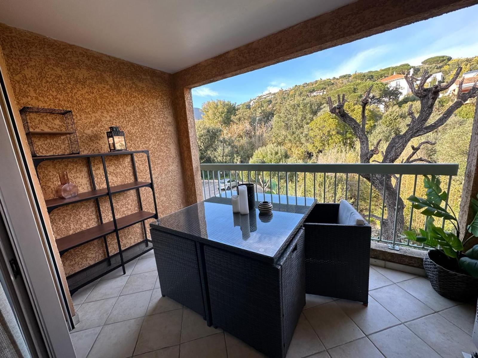Appartement Residence Santa Barbara Avec Piscine Et A 750M De La Plage Cavalaire-sur-Mer Exteriör bild